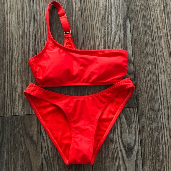 Red Bikini - Picture 2 of 2